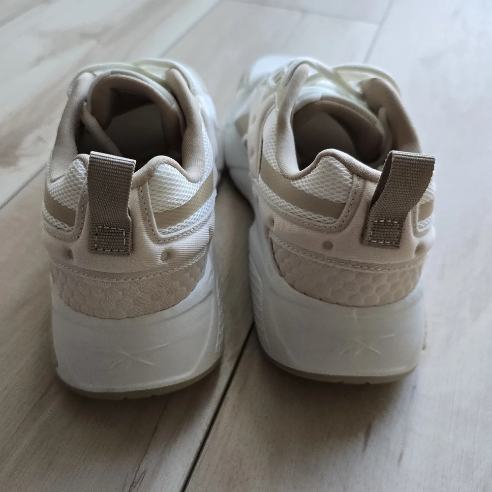 NEW Reebok Girls Gold Accent Athletic Sneakers